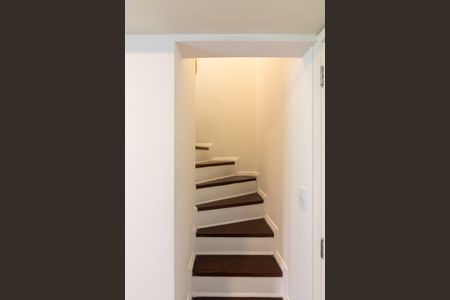 Apartamento para alugar com 58m², 1 quarto e 1 vagaEscada - Piso Superior