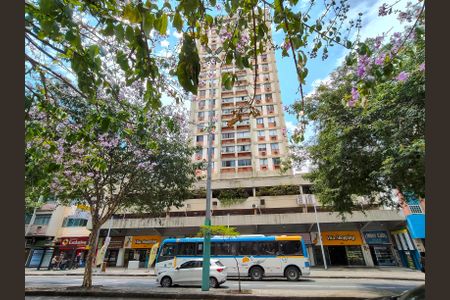 Apartamento à venda com 65m², 2 quartos e 1 vaga Apartamento à venda com 65m², 2 quartos e 1 vagaFachada e portaria