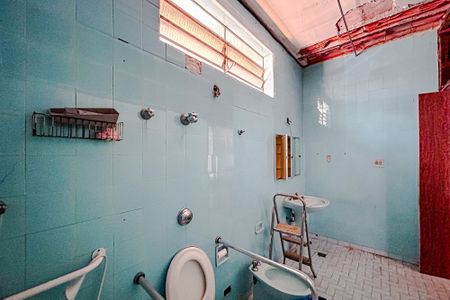 Casa à venda com 250m², 5 quartos e 4 vagasBanheiro da Suíte