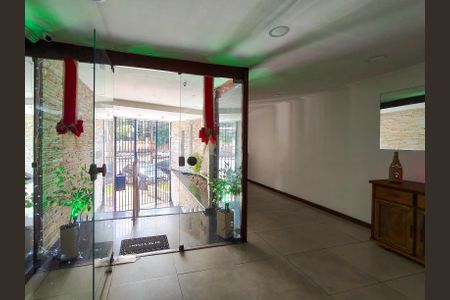 Apartamento para alugar com 67m², 2 quartos e 1 vagaFachada e portaria