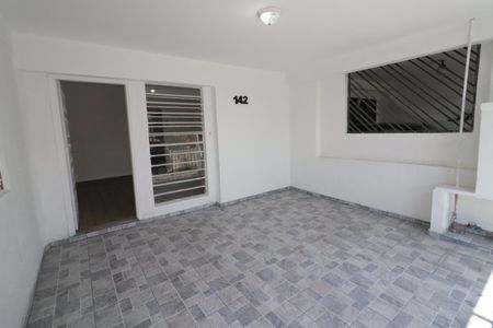 Casa à venda com 76m², 3 quartos e 2 vagasGaragem