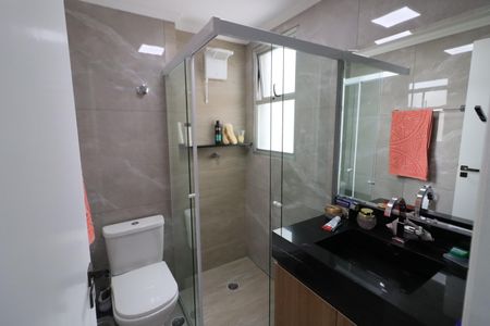 Banheiro de apartamento à venda com 2 quartos, 60m² em Jardim Roberto, Osasco