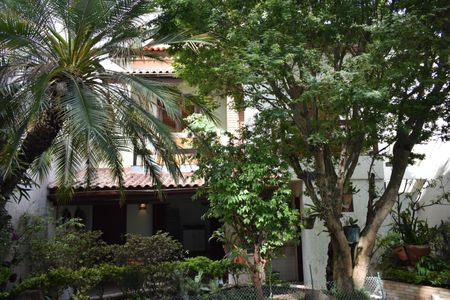 Casa à venda com 308m², 4 quartos e 4 vagasDetalhe externo