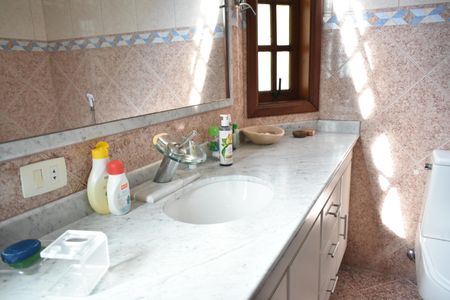 Casa à venda com 308m², 4 quartos e 4 vagasBanheiro da Suíte 2