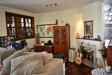 Casa à venda com 308m², 4 quartos e 4 vagasSala