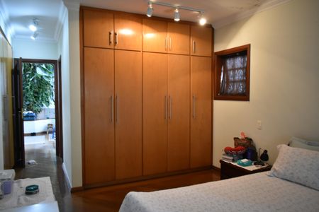 Casa à venda com 308m², 4 quartos e 4 vagasSuíte 1