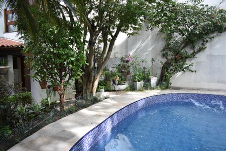 Casa à venda com 308m², 4 quartos e 4 vagasPiscina