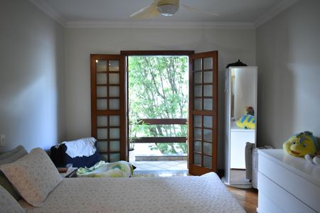 Casa à venda com 308m², 4 quartos e 4 vagasSuíte 1