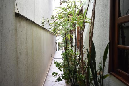 Casa à venda com 308m², 4 quartos e 4 vagasCorredor externo