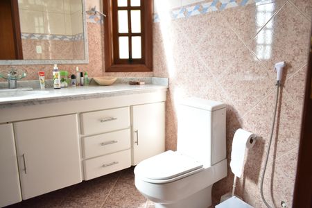 Casa à venda com 308m², 4 quartos e 4 vagasBanheiro da Suíte 2