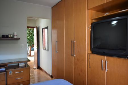 Casa à venda com 308m², 4 quartos e 4 vagasSuíte 2