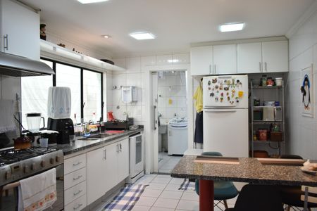 Casa à venda com 308m², 4 quartos e 4 vagasCozinha