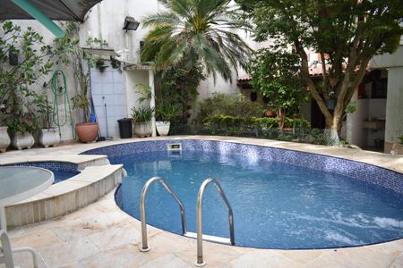 Casa à venda com 308m², 4 quartos e 4 vagasPiscina