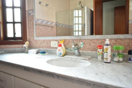 Casa à venda com 308m², 4 quartos e 4 vagasBanheiro da Suíte 2