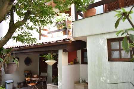 Casa à venda com 308m², 4 quartos e 4 vagasDetalhe externo