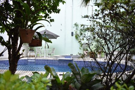 Casa à venda com 308m², 4 quartos e 4 vagasPiscina