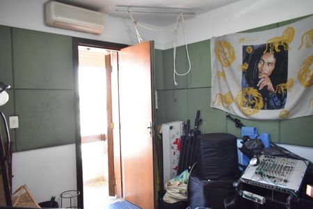 Casa à venda com 308m², 4 quartos e 4 vagasQuarto