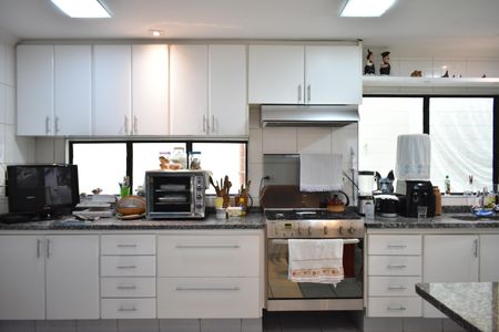 Casa à venda com 308m², 4 quartos e 4 vagasCozinha