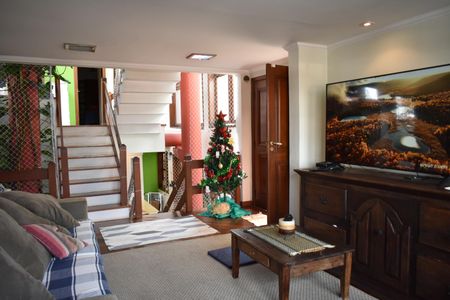 Casa à venda com 308m², 4 quartos e 4 vagasSala