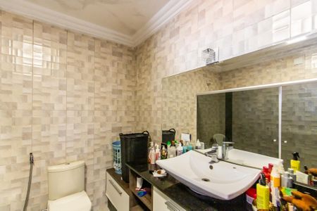 Casa à venda com 220m², 2 quartos e 6 vagasBanheiro da Suíte 2