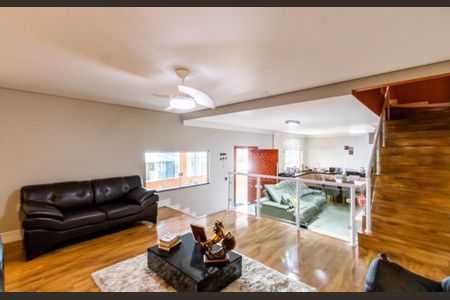 Casa à venda com 220m², 2 quartos e 6 vagasSala