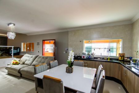 Casa à venda com 220m², 2 quartos e 6 vagasCozinha