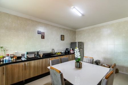 Casa à venda com 220m², 2 quartos e 6 vagasCozinha