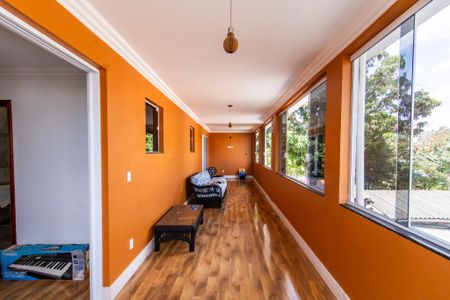 Casa à venda com 220m², 2 quartos e 6 vagasVaranda