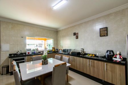 Casa à venda com 220m², 2 quartos e 6 vagasCozinha