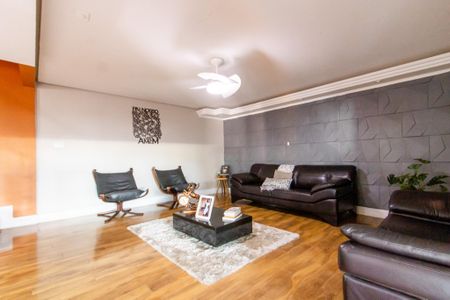 Casa à venda com 220m², 2 quartos e 6 vagasSala