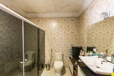 Casa à venda com 220m², 2 quartos e 6 vagasBanheiro da Suíte 2