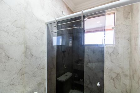 Casa à venda com 220m², 2 quartos e 6 vagasBanheiro da Suíte 1