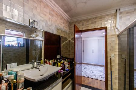 Casa à venda com 220m², 2 quartos e 6 vagasBanheiro da Suíte 2