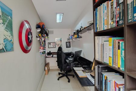 Casa de condomínio à venda com 190m², 3 quartos e 7 vagasEscritório