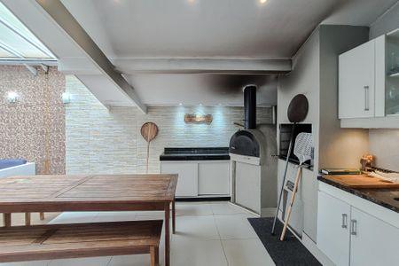 Casa de condomínio à venda com 190m², 3 quartos e 7 vagasQuintal