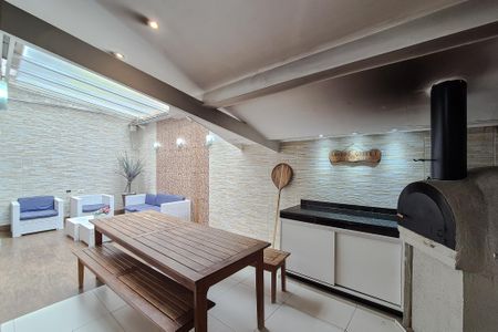 Casa de condomínio à venda com 190m², 3 quartos e 7 vagasQuintal