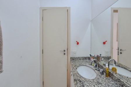 Casa de condomínio à venda com 190m², 3 quartos e 7 vagasBanheiro Social