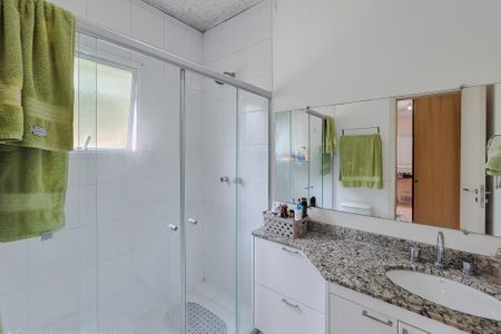 Casa de condomínio à venda com 190m², 3 quartos e 7 vagasBanheiro da Suíte