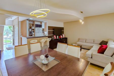 Casa de condomínio à venda com 190m², 3 quartos e 7 vagasSala