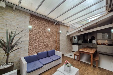 Casa de condomínio à venda com 190m², 3 quartos e 7 vagasQuintal