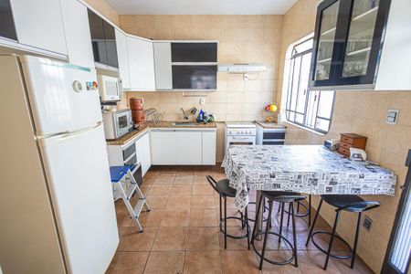 Casa à venda com 376m², 3 quartos e 2 vagascozinha