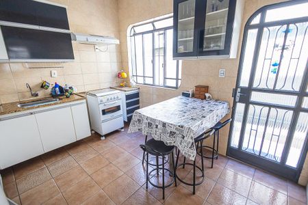 Casa à venda com 376m², 3 quartos e 2 vagascozinha