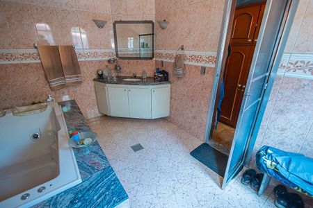 Casa à venda com 376m², 3 quartos e 2 vagassuite