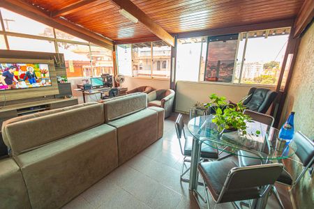 Casa à venda com 376m², 3 quartos e 2 vagassala / 2º andar