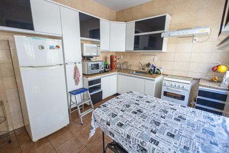 Casa à venda com 376m², 3 quartos e 2 vagascozinha