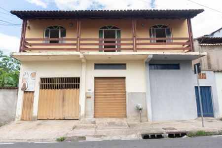 Casa à venda com 200m², 2 quartos e 5 vagasFachada