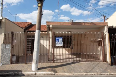 Casa à venda com 157m², 2 quartos e 2 vagas Casa à venda com 157m², 2 quartos e 2 vagasFachada