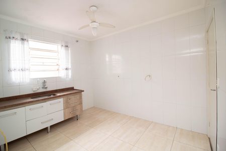 Casa à venda com 157m², 2 quartos e 2 vagas Casa à venda com 157m², 2 quartos e 2 vagasCozinha