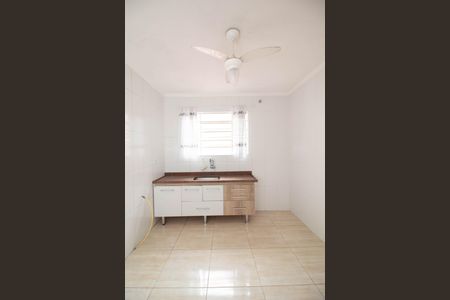 Casa à venda com 157m², 2 quartos e 2 vagas Casa à venda com 157m², 2 quartos e 2 vagasCozinha