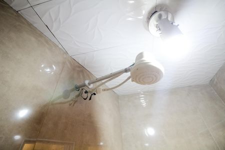 Casa à venda com 120m², 4 quartos e 1 vagaÁrea de Serviço - Banheiro